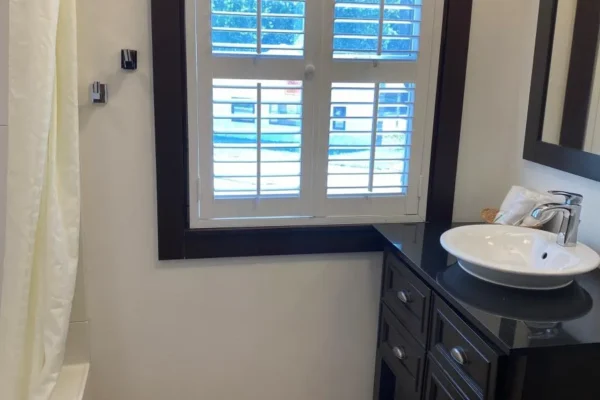 Additional view of the bathroom