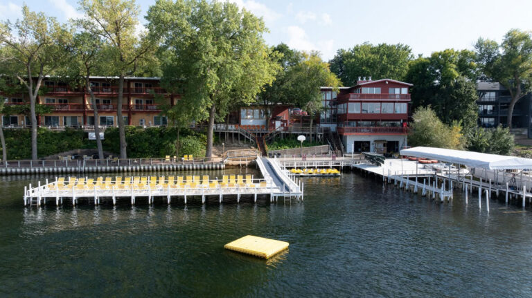 Iowa lakefront family resort